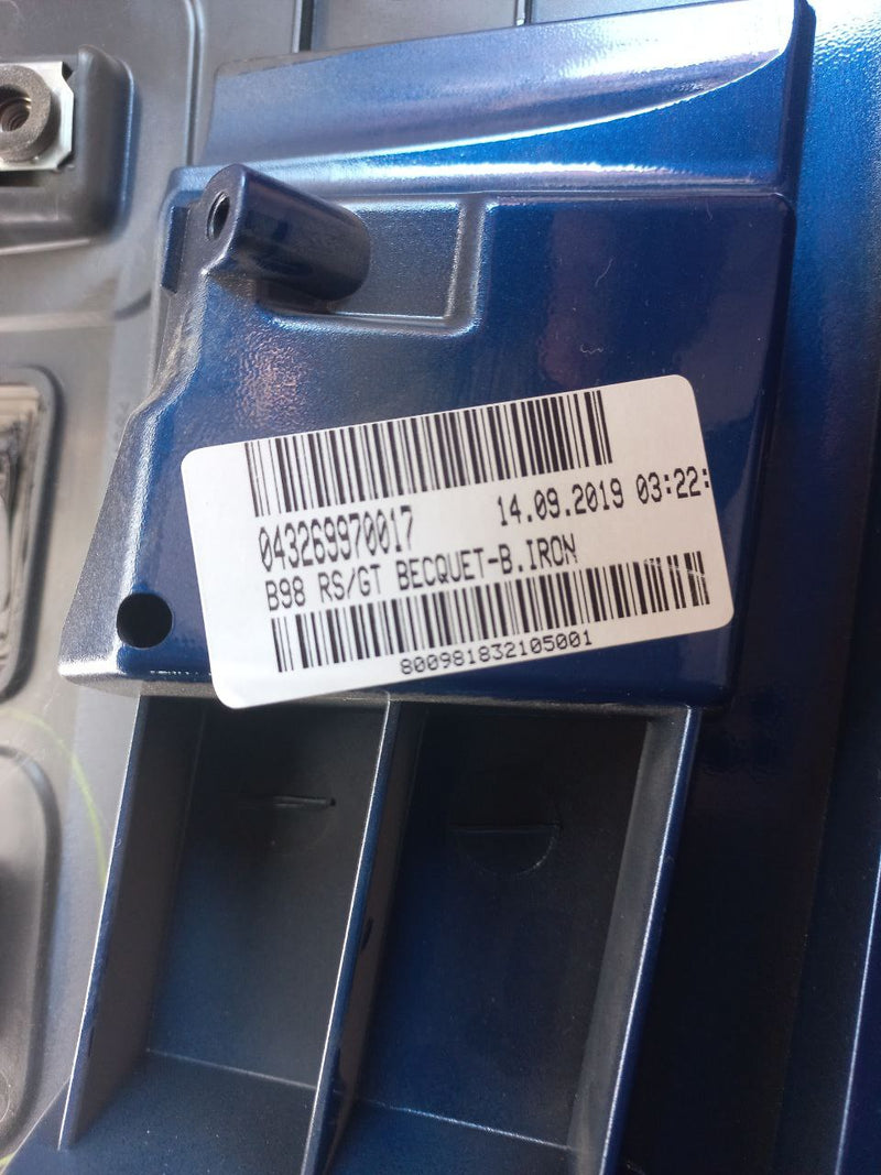 Becquet arrière Clio 4